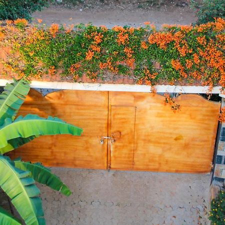 The Shoebill Nest Bed & Breakfast Kampala Bagian luar foto