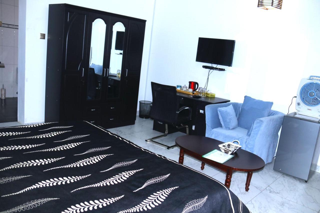 The Shoebill Nest Bed & Breakfast Kampala Bagian luar foto
