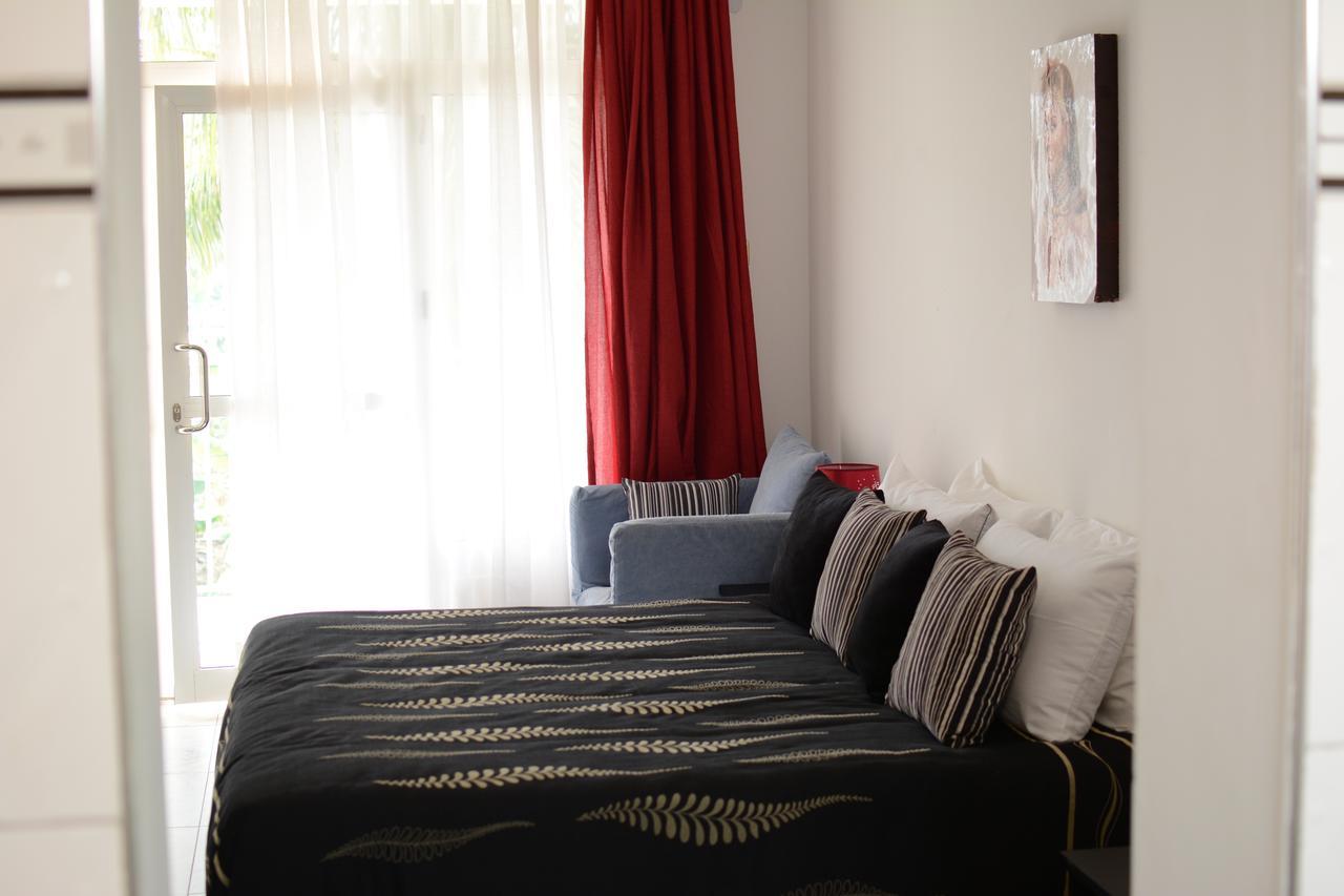 The Shoebill Nest Bed & Breakfast Kampala Bagian luar foto