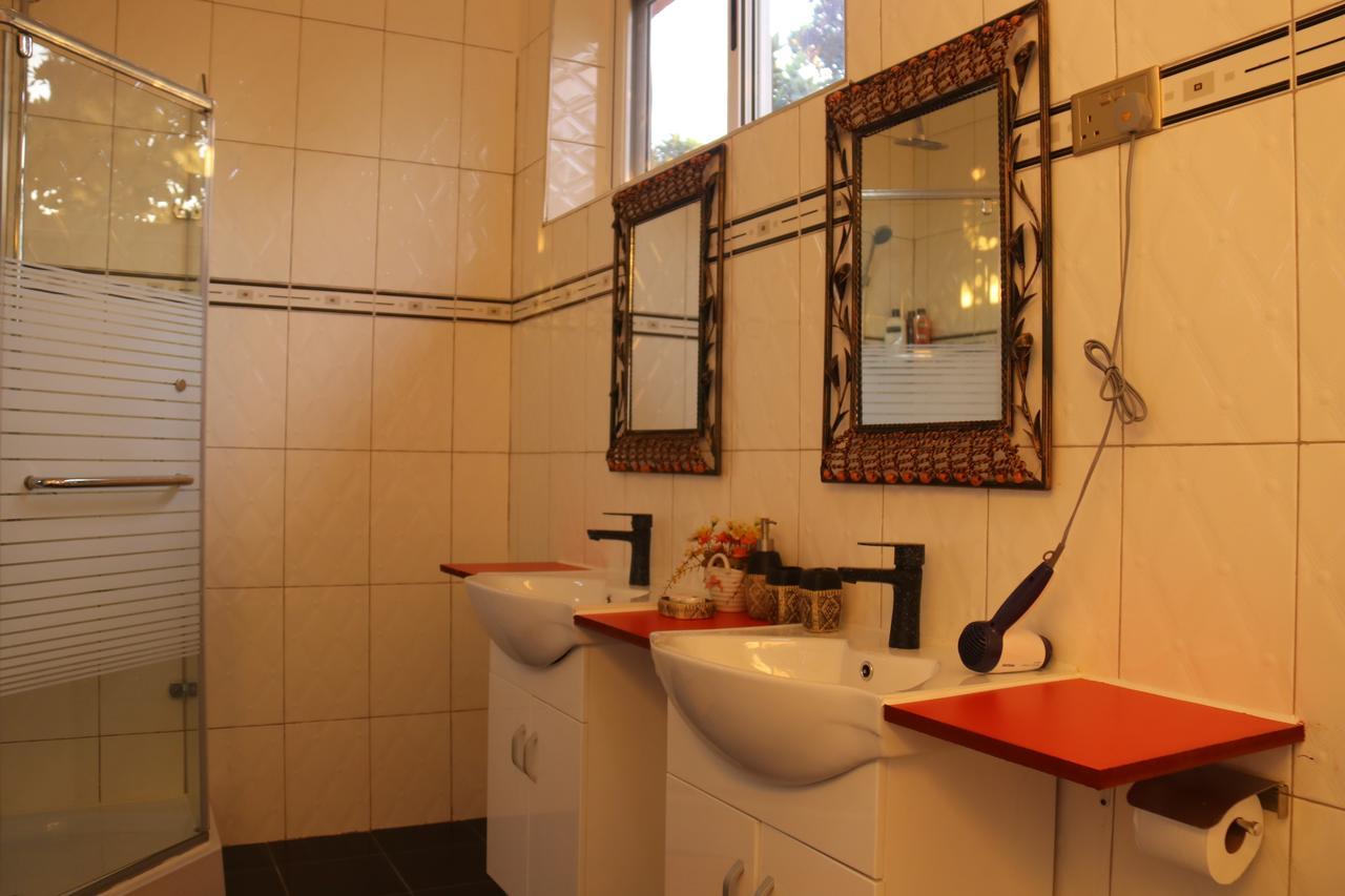 The Shoebill Nest Bed & Breakfast Kampala Bagian luar foto