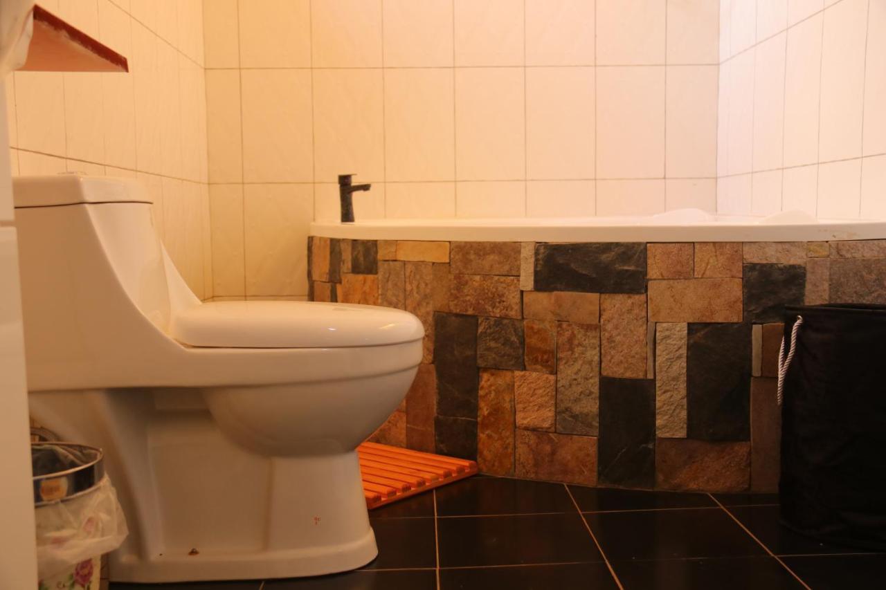 The Shoebill Nest Bed & Breakfast Kampala Bagian luar foto