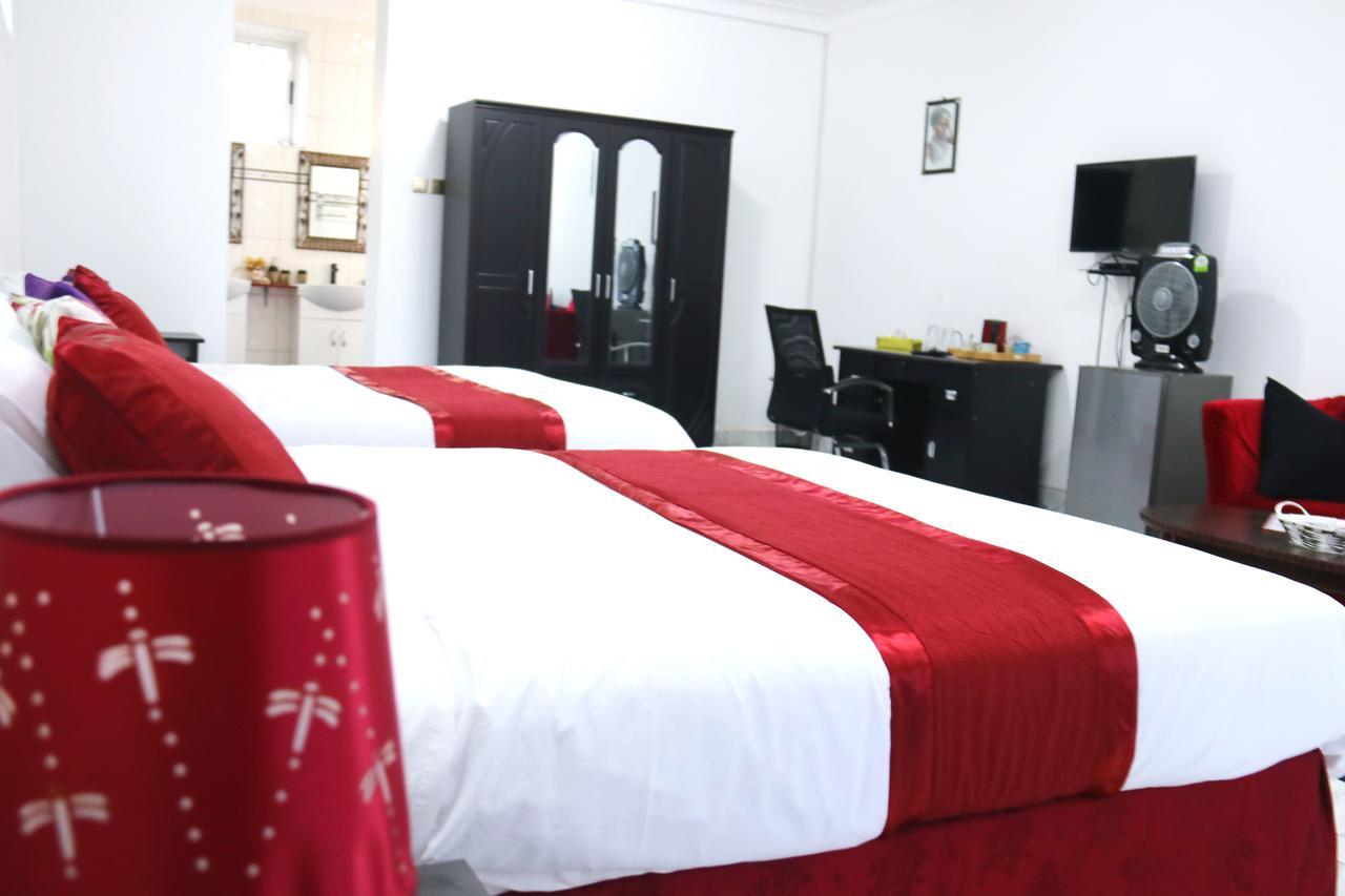 The Shoebill Nest Bed & Breakfast Kampala Bagian luar foto