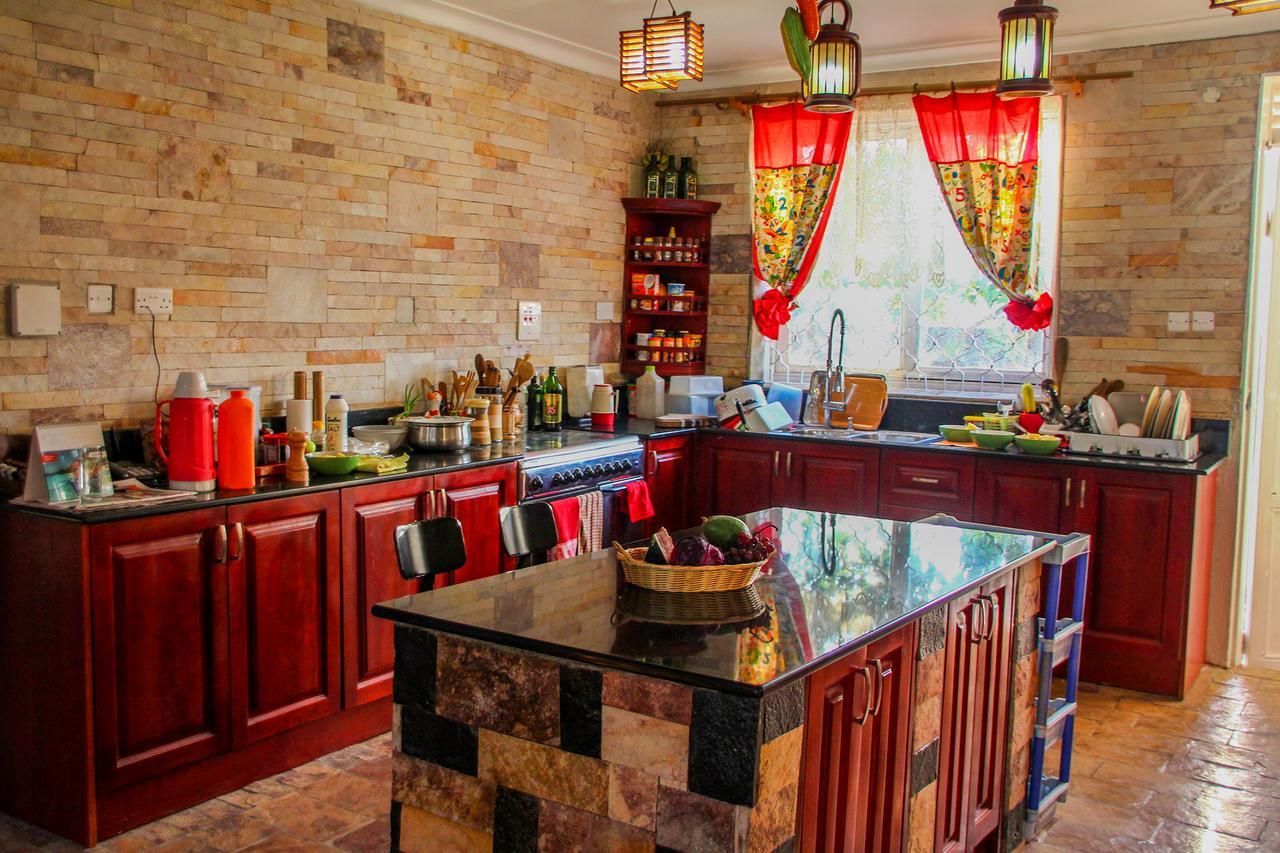 The Shoebill Nest Bed & Breakfast Kampala Bagian luar foto